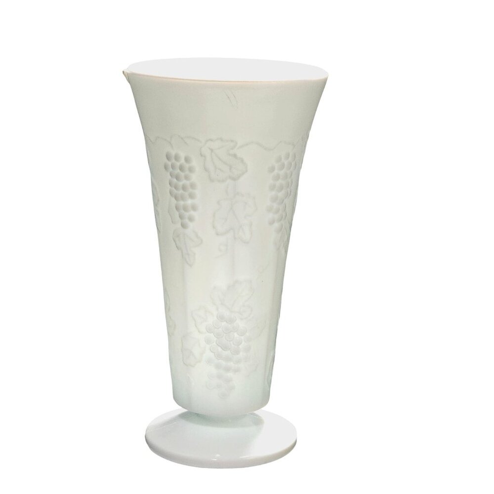 Colony Harvest Milk Glass Vase 7.5" grape vine leaves milkglass raised relief ho